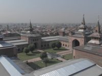 کشمیر کی تاریخی جامع مسجد میں 19 ہفتوں بعد جمعے کی نماز پڑھی گئی