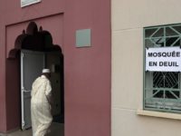 استاد کا سر قلم کیے جانے کا واقعہ، فرانس میں مسجد بند