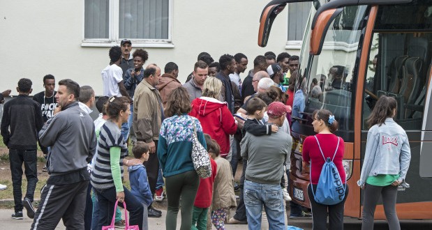 جرمنی کے پناہ گزین کیمپ میں قرآن مجید کی بے حرمتی ، 17 افراد زخمی Niazamana 