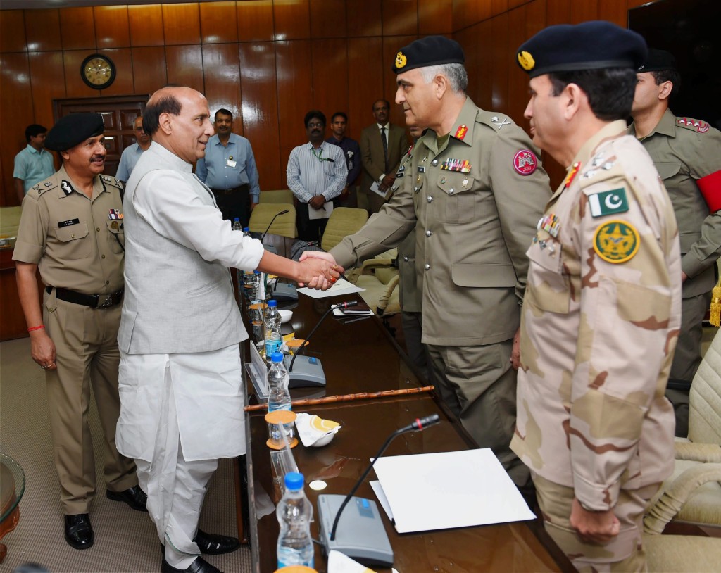 New Delhi: Union Home Minister Rajnath Singh shakes hands with Pakistani Rangers Director General (Punjab), Major General Umar Farooq Burki during a meeting in New Delhi on Friday. PTI Photo by Shahbaz Khan  (PTI9_11_2015_000058A)
