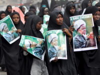 Shiites walk along a street during a protest calling for the release of their leader Malam El-Zakzaky in Kano, Nigeria, December 21, 2015 REUTERS/Stringer        EDITORIAL USE ONLY. NO RESALES. NO ARCHIVE - RTX1ZNKV
