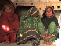 صرف دو ہاتھ؟: ڈیرہ اسمعیل خان میں نوجوان لڑکی کو سرعام برھنہ کرنا