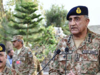 APP77-30
NORTH WAZIRISTAN: November 30 – Chief of Army Staff General Qamar Javed Bajwa talking to troops during his visit to North Waziristan Agency. APP