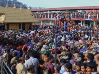 بھارت: سبریملا مندر کے دروازے تمام عورتوں کے لیے کھولنے کا حکم