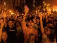 ہانگ کانگ انتخابات: جمہوریت نوازکیمپ کی بھاری جیت