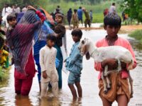 پاکستانی سیلاب زدگان کے لیے قریب پونے دو ارب ڈالر کی منظوری