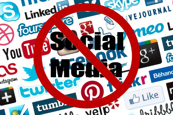 پی ڈی ایم حکومت نے سوشل میڈیا کو لگام ڈالنے کے بل منظور کرلیے